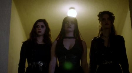 В объятиях смерти (2016) В объятиях смерти (2016)