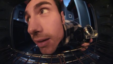 Он наблюдает (2016)